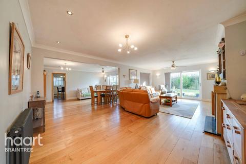 4 bedroom bungalow for sale, Clockhouse Way, Braintree