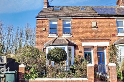 4 bedroom semi-detached house for sale, Kings Avenue, Ashford