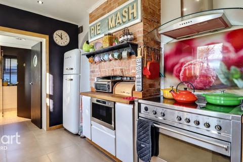 undefined, Kings Avenue, Ashford