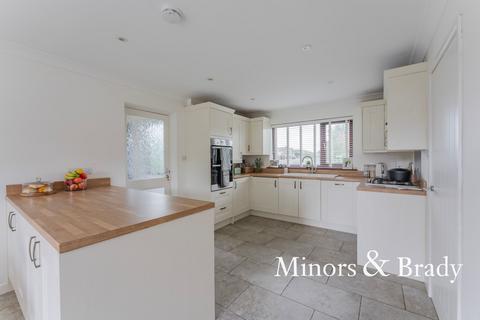 2 bedroom detached bungalow for sale, Acorn Way, Dereham