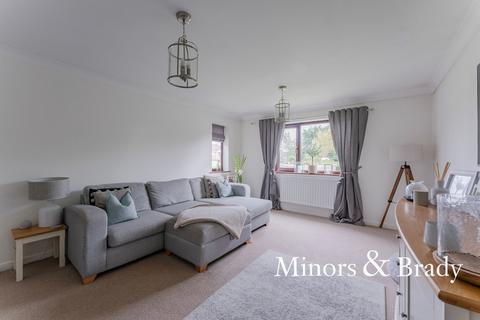 2 bedroom detached bungalow for sale, Acorn Way, Dereham