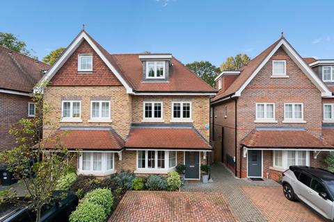 4 bedroom semi-detached house for sale - Woodleaf Gardens, Esher, KT10
