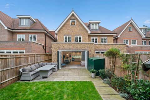 4 bedroom semi-detached house for sale, Woodleaf Gardens, Esher, KT10