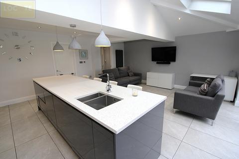 3 bedroom detached house for sale, Dunster Drive, Flixton