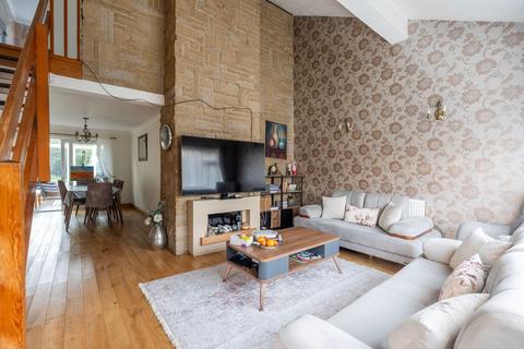 4 bedroom detached house for sale, Yarmouth Road, Lowestoft