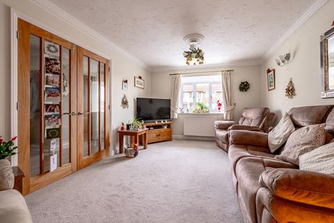 4 bedroom detached house for sale, Dell Road, Oulton Broad South