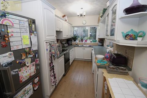 3 bedroom semi-detached house for sale, Shaftesbury Avenue, Eccles,