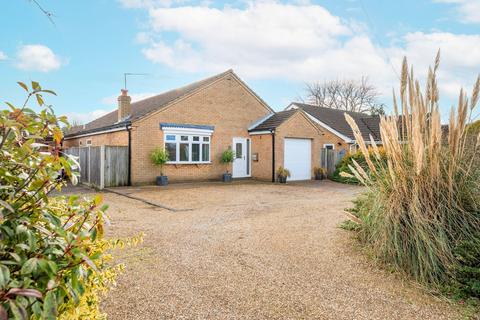 3 bedroom detached bungalow for sale - Manor Park Road, Corton