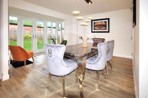 5 bedroom detached house for sale, Spectrum Avenue, Ashlawn Gardens, Rugby, CV22