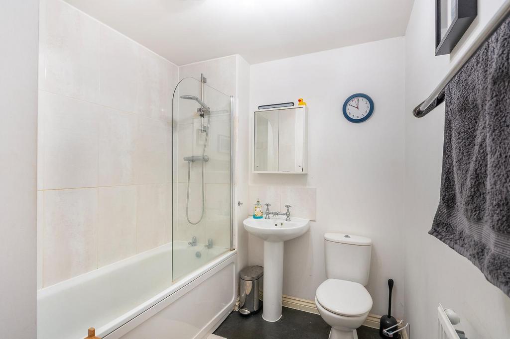 2 G8 CWCV - Bathroom A.jpg