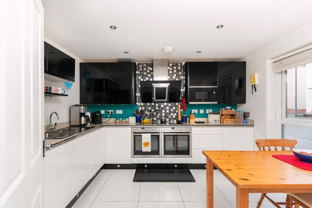2 G8 CWCV - Kitchen E.jpg