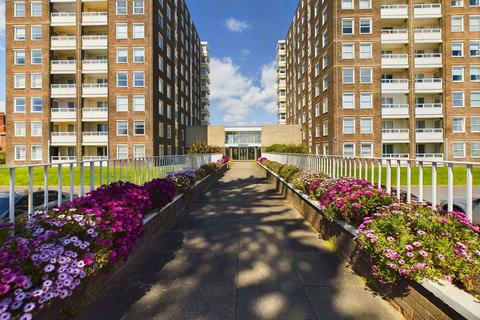 3 bedroom flat for sale, West Parade, Worthing, BN11 3QT