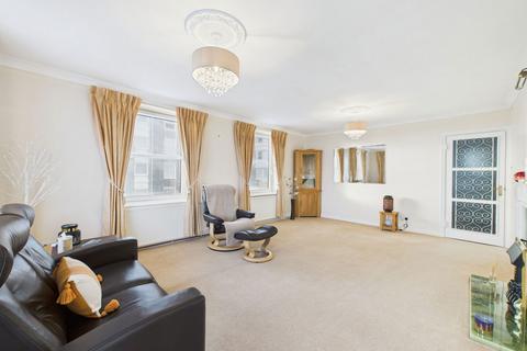 3 bedroom flat for sale, West Parade, Worthing, BN11 3QT