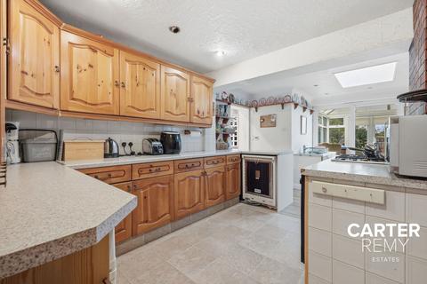 3 bedroom detached house for sale, Victoria Avenue, Grays, RM16