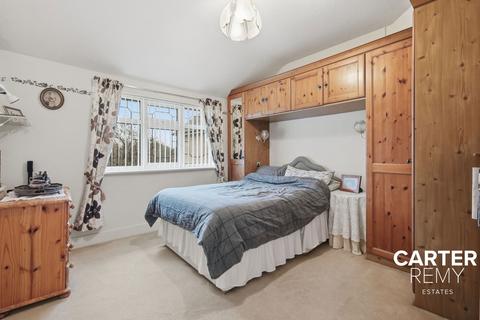 3 bedroom detached house for sale, Victoria Avenue, Grays, RM16