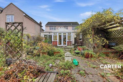 3 bedroom detached house for sale, Victoria Avenue, Grays, RM16