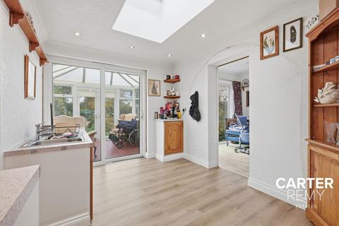 3 bedroom detached house for sale, Victoria Avenue, Grays, RM16