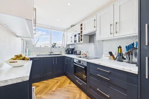 2 bedroom flat for sale, Manor Lea Boundary Road, Worthing, BN11