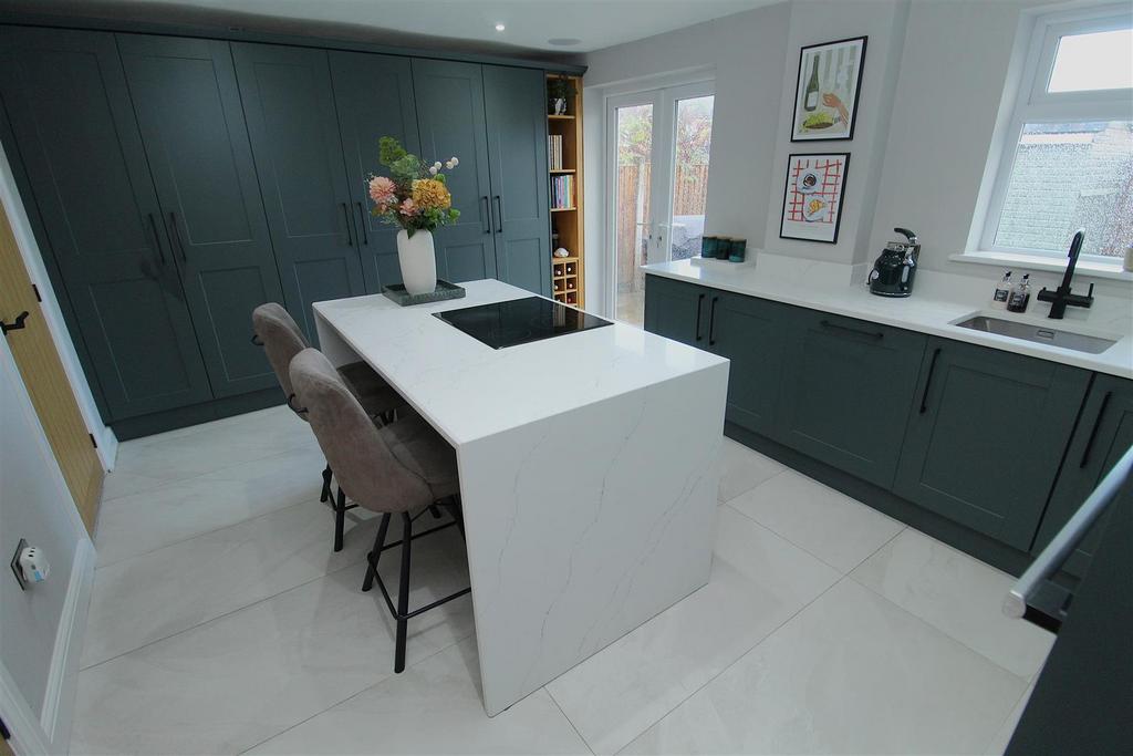 Kitchen3.JPG