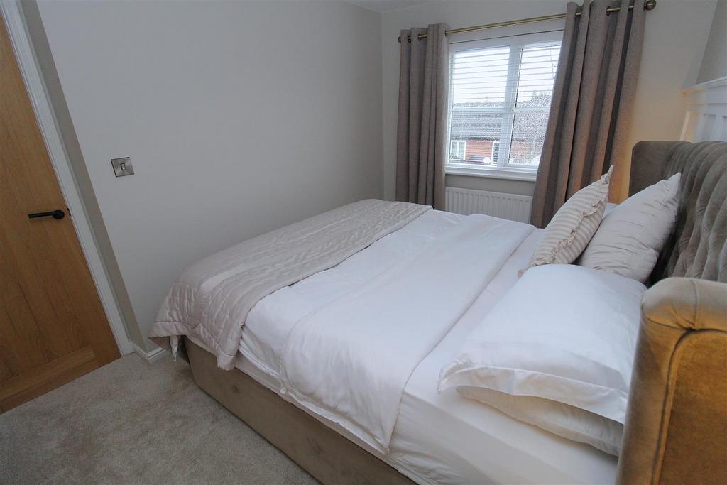 Bed1a.JPG