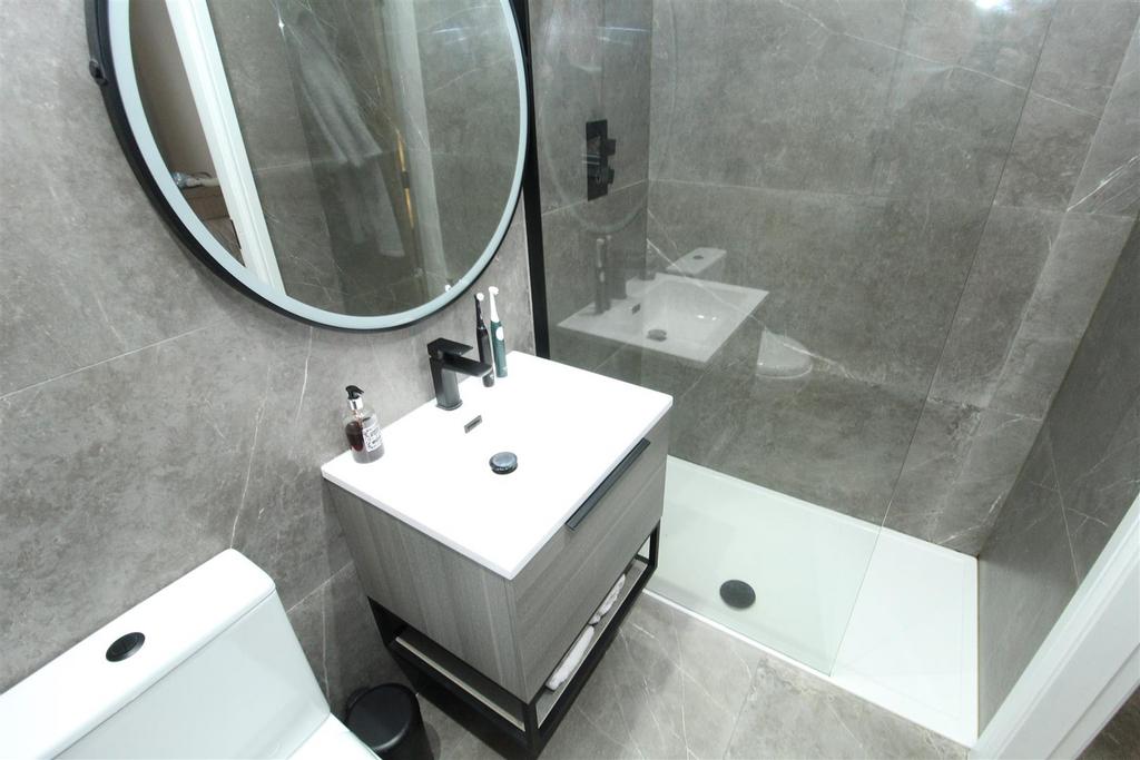 Ensuite.JPG