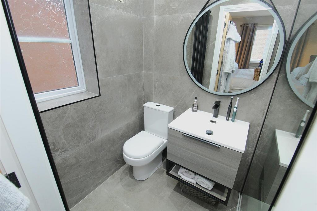 Ensuite1.JPG