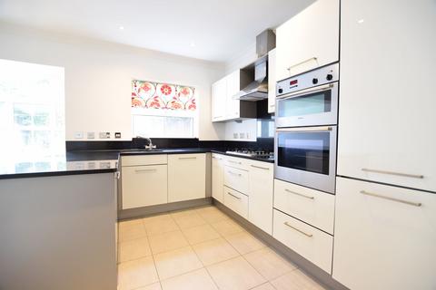 4 bedroom detached house to rent, Beckingham Place, Spencers Wood, RG7