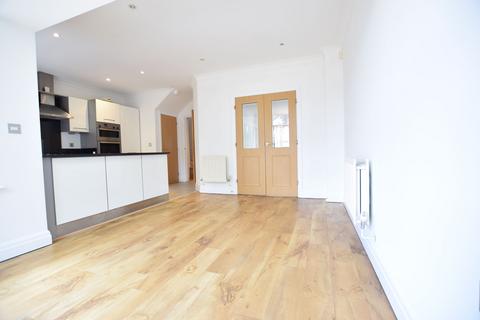 4 bedroom detached house to rent, Beckingham Place, Spencers Wood, RG7