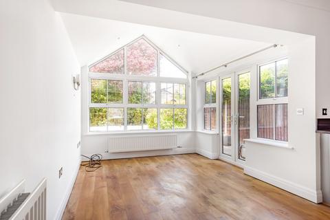 4 bedroom detached house to rent, Beckingham Place, Spencers Wood, RG7