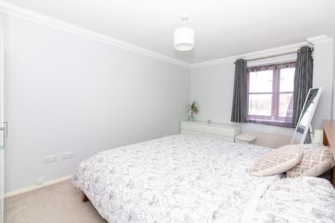 2 bedroom flat to rent, Victoria Court, South Street, Lancing