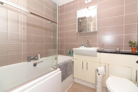 2 bedroom flat to rent, Victoria Court, South Street, Lancing