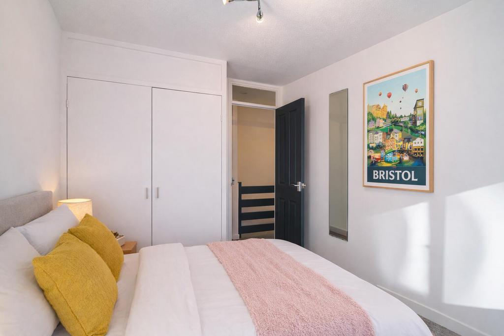 010 Bedroom2-2.jpg