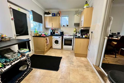 2 bedroom semi-detached house to rent, St Anselms Road, Worthing