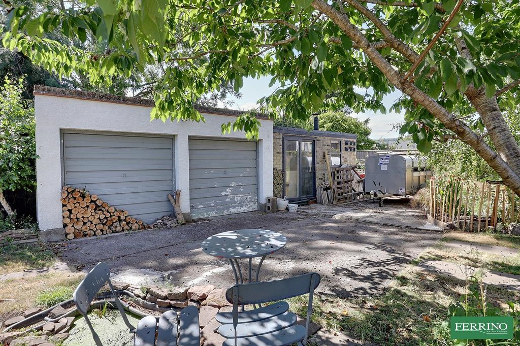 Garage / Workshop