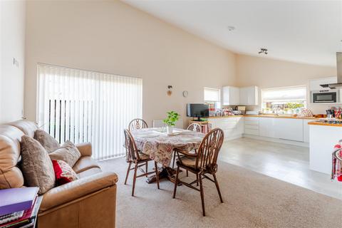 3 bedroom detached bungalow for sale, Detached bungalow in the centre of Yatton village