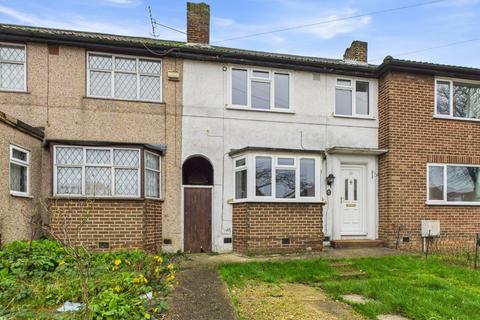 3 bedroom semi-detached house to rent, Shaxton Crescent, New Addington, Croydon