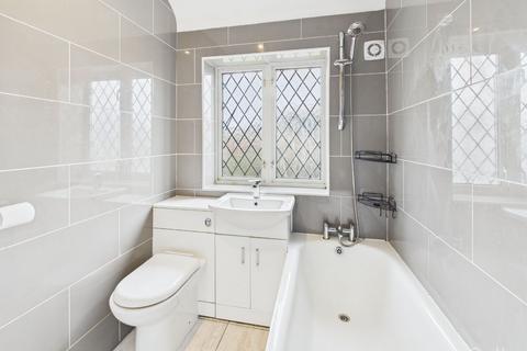3 bedroom semi-detached house to rent, Shaxton Crescent, New Addington, Croydon