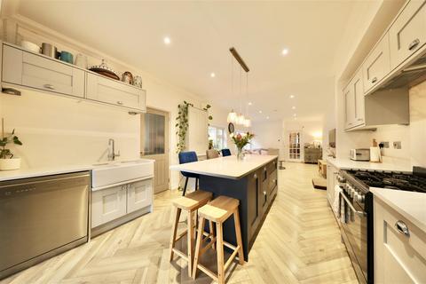 5 bedroom terraced house for sale, Park Avenue, HU5