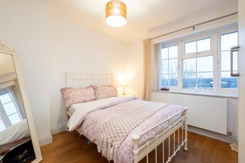 3 bedroom end of terrace house for sale, Peterborough Road, Surrey SM5