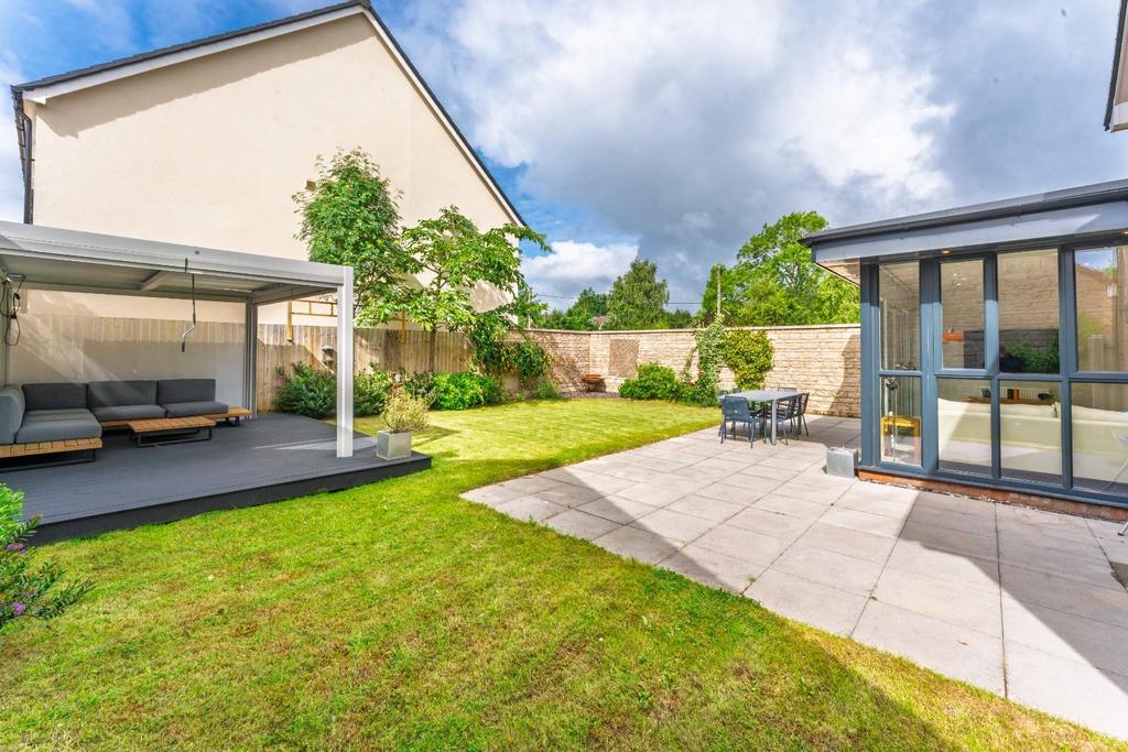 1.21 - rear garden.jpg