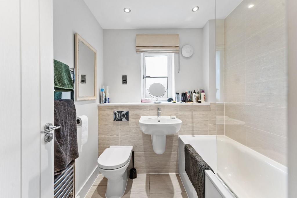 1.15 - bathroom.jpg