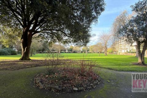 3 bedroom flat for sale, Castle Hill Avenue, Folkestone, Kent CT20 2TD