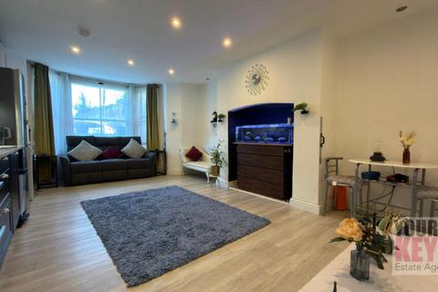 3 bedroom flat for sale, Castle Hill Avenue, Folkestone, Kent CT20 2TD