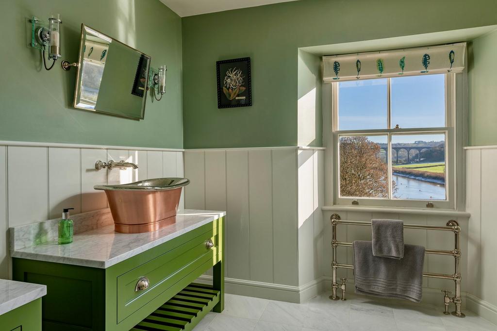 Principal Bedroom En-suite Bathroom, Danescombe...