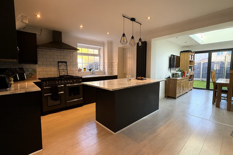 4 bedroom semi-detached house for sale, Springvale, Sittingbourne ME9