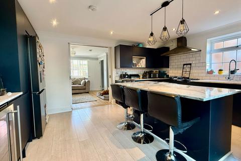 4 bedroom semi-detached house for sale, Springvale, Sittingbourne ME9