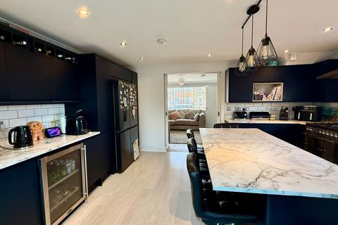 4 bedroom semi-detached house for sale, Springvale, Sittingbourne ME9