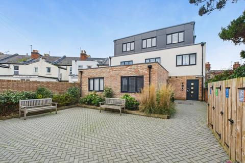undefined, Knapp Road, Cheltenham GL50