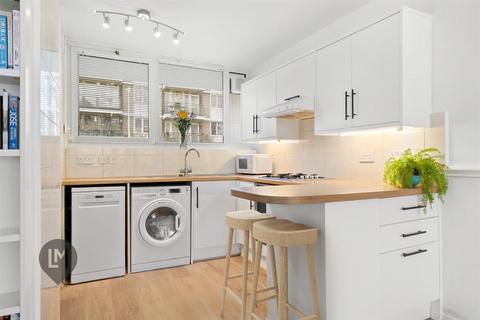1 bedroom flat for sale, Winterfold Close, London