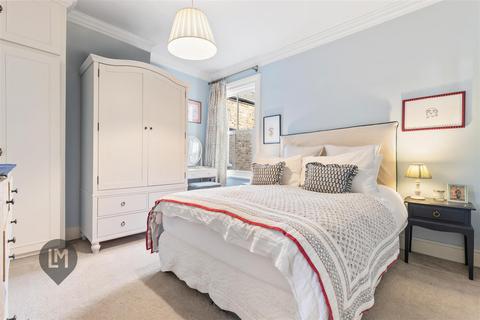 2 bedroom flat for sale, Treport Street, London